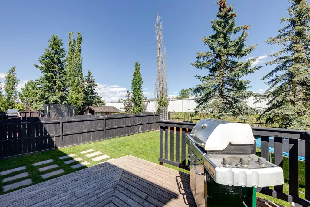 143 Silver Springs Way NW Airdrie AB T4B 2V4