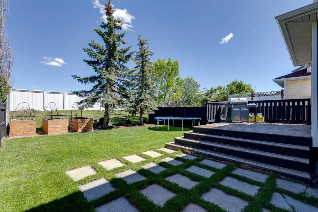 143 Silver Springs Way NW Airdrie AB T4B 2V4