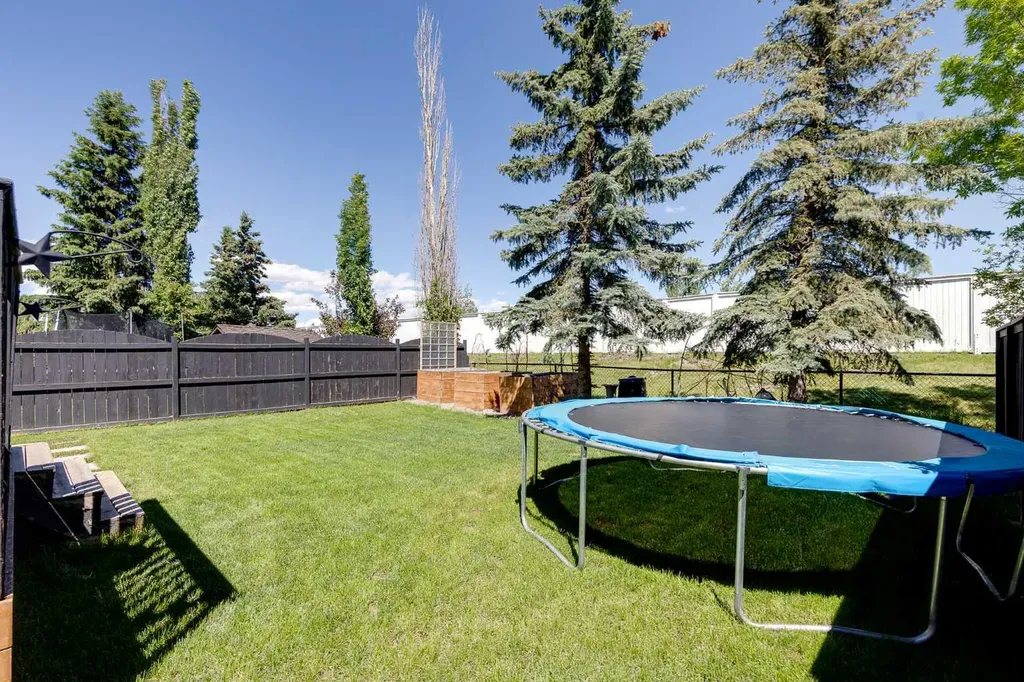 143 Silver Springs Way NW Airdrie AB T4B 2V4
