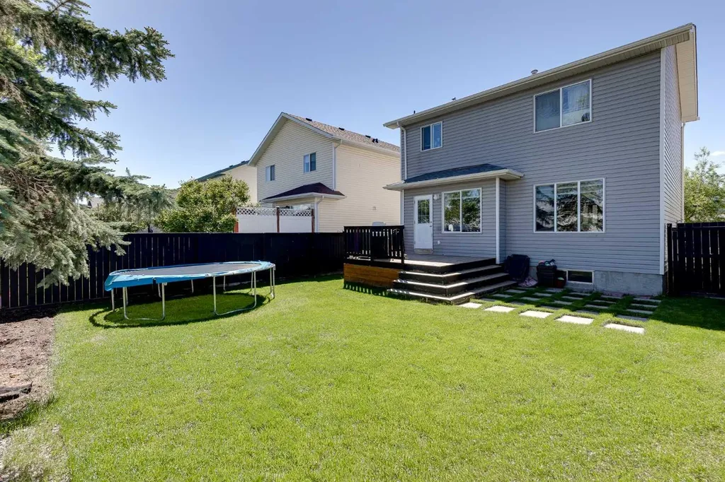 143 Silver Springs Way NW Airdrie AB T4B 2V4