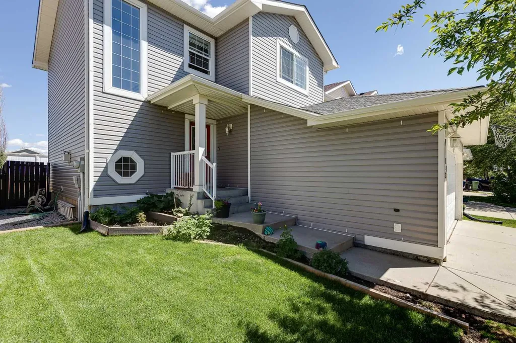 143 Silver Springs Way NW Airdrie AB T4B 2V4