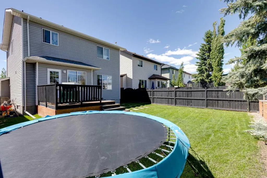 143 Silver Springs Way NW Airdrie AB T4B 2V4