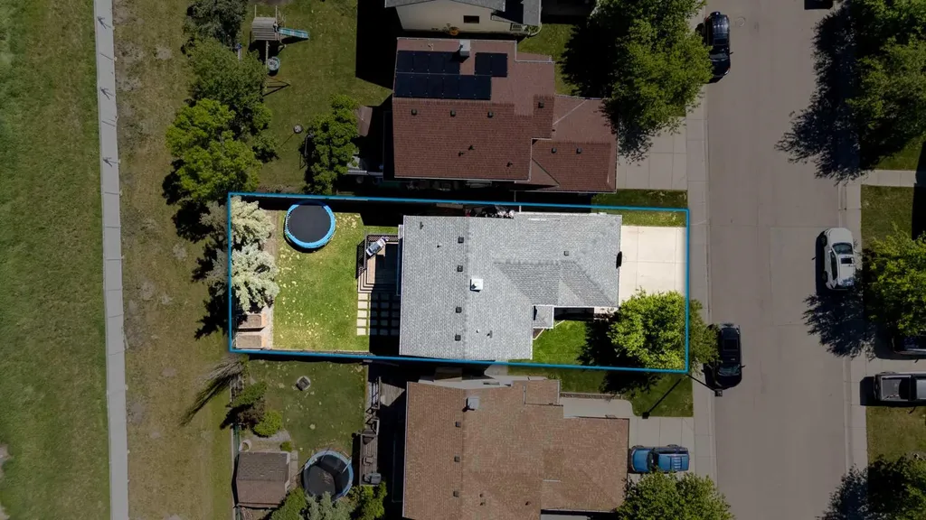 143 Silver Springs Way NW Airdrie AB T4B 2V4