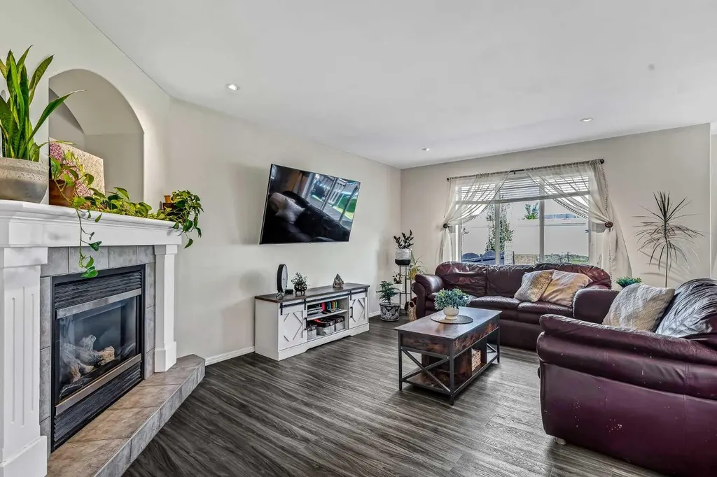 143 Silver Springs Way NW Airdrie AB T4B 2V4