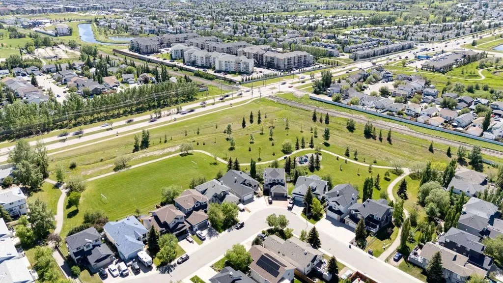 143 Silver Springs Way NW Airdrie AB T4B 2V4