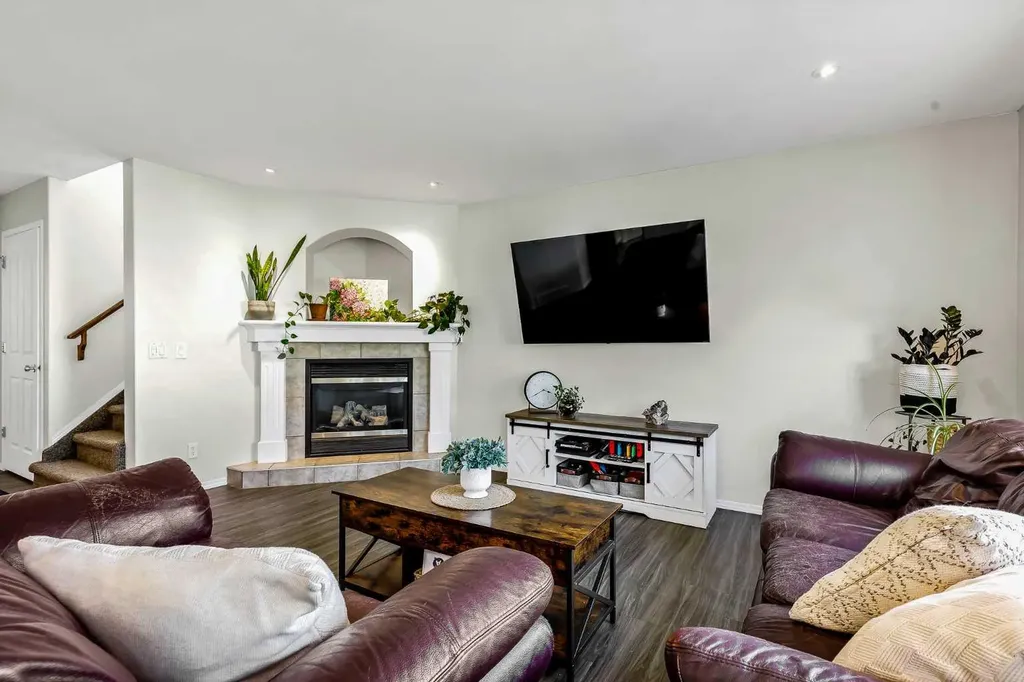 143 Silver Springs Way NW Airdrie AB T4B 2V4