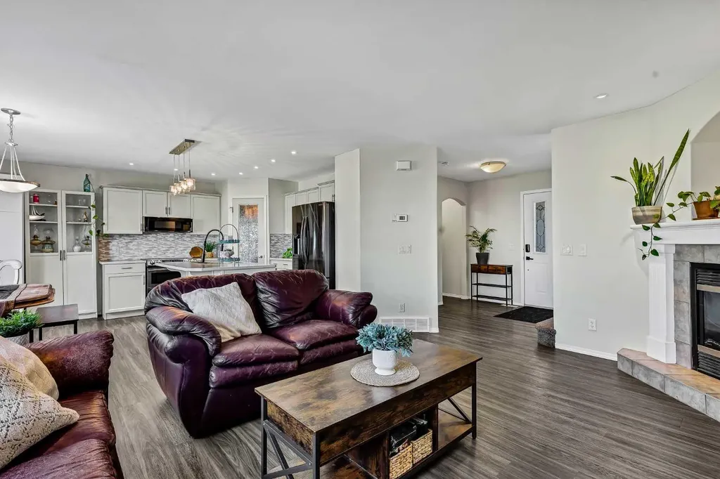 143 Silver Springs Way NW Airdrie AB T4B 2V4