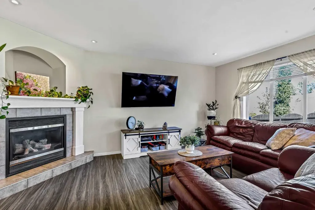 143 Silver Springs Way NW Airdrie AB T4B 2V4