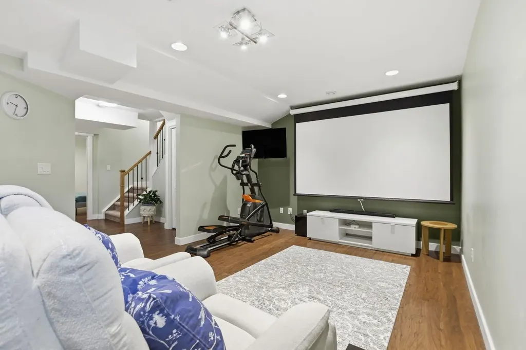 33 Redstone Common NE Calgary AB T3N 0K3