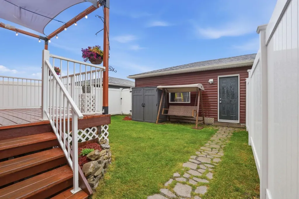 33 Redstone Common NE Calgary AB T3N 0K3