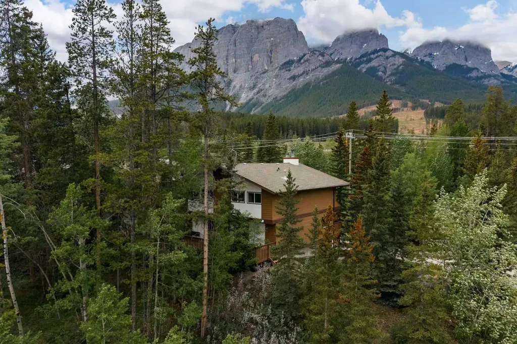 1061 Evergreen Circle Canmore AB T1W 2R2