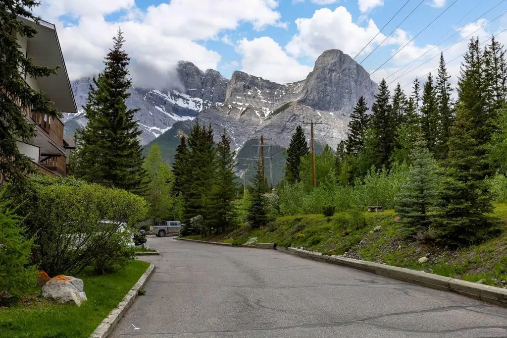 1061 Evergreen Circle Canmore AB T1W 2R2