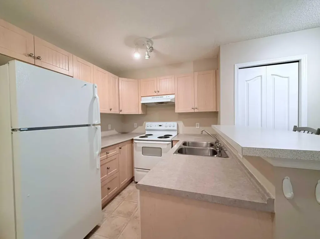 8 Bridlecrest Drive SW Calgary AB T2Y0H7