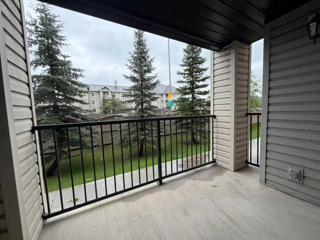 8 Bridlecrest Drive SW Calgary AB T2Y0H7