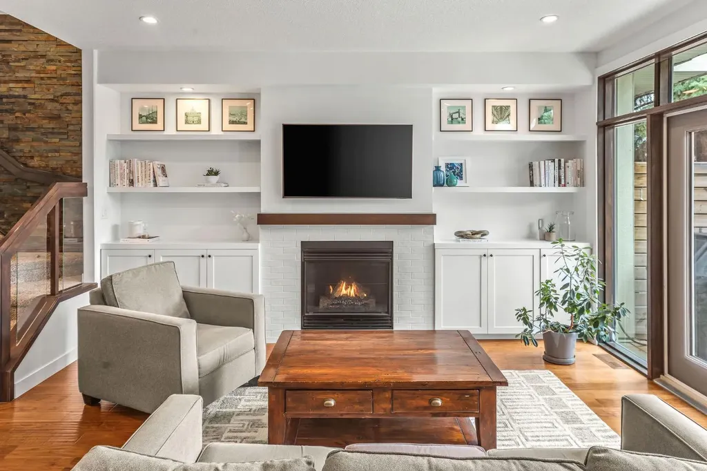 1734 37 Avenue SW Calgary AB T2T 2H3