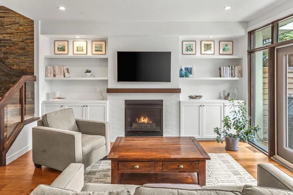 1734 37 Avenue SW Calgary AB T2T 2H3