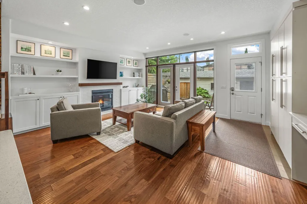 1734 37 Avenue SW Calgary AB T2T 2H3