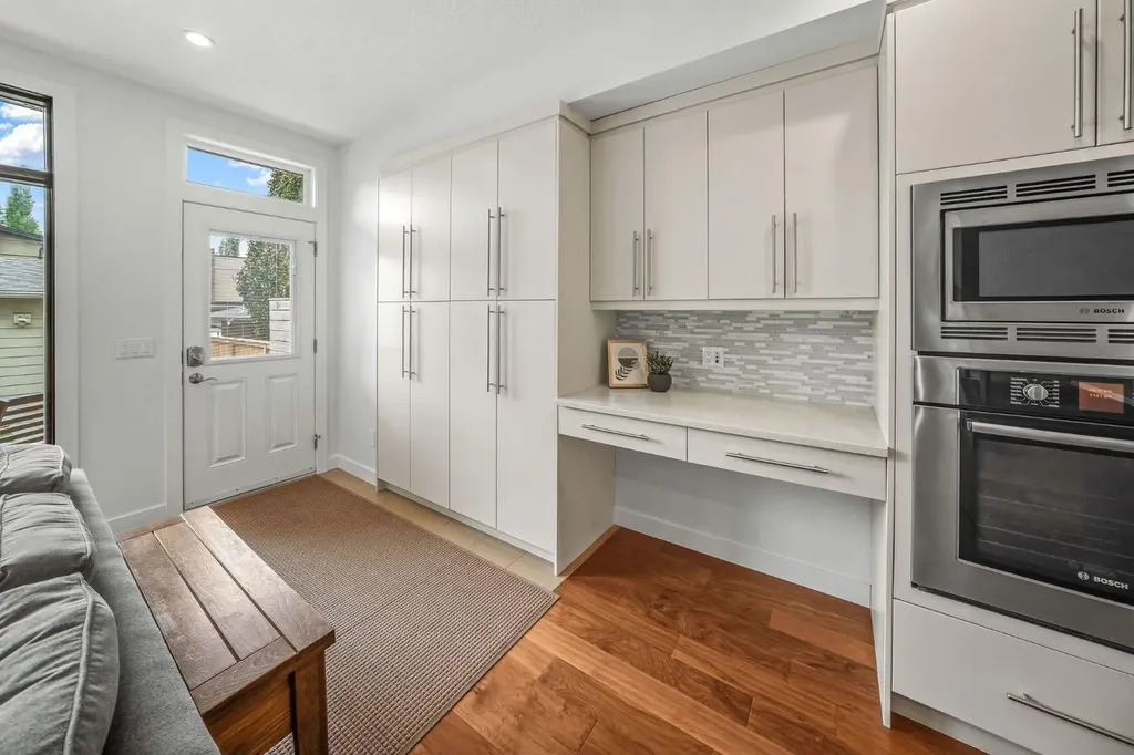 1734 37 Avenue SW Calgary AB T2T 2H3