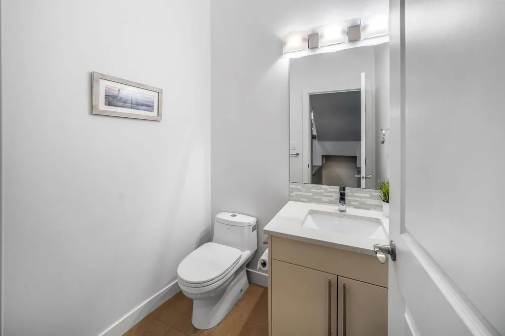 1734 37 Avenue SW Calgary AB T2T 2H3