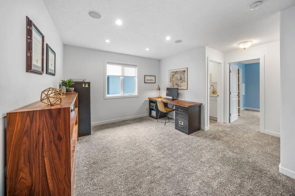 1734 37 Avenue SW Calgary AB T2T 2H3