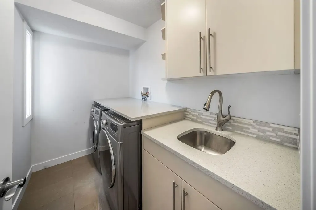 1734 37 Avenue SW Calgary AB T2T 2H3