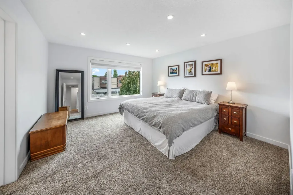 1734 37 Avenue SW Calgary AB T2T 2H3