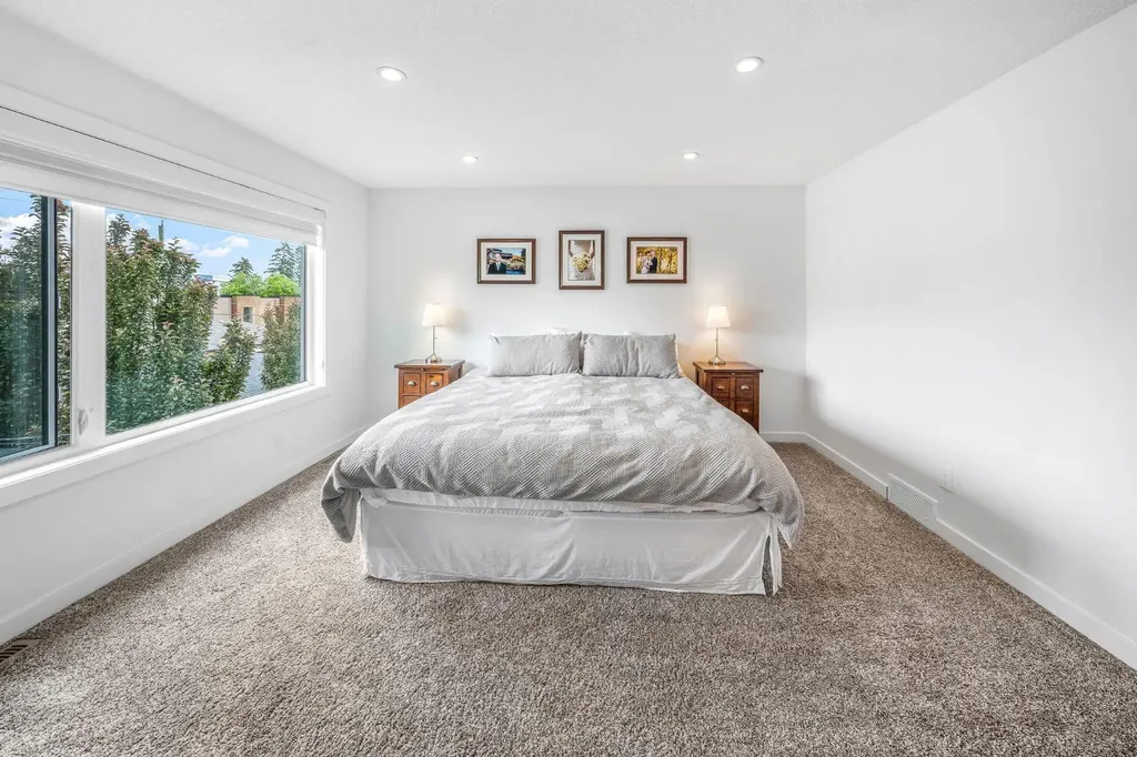 1734 37 Avenue SW Calgary AB T2T 2H3