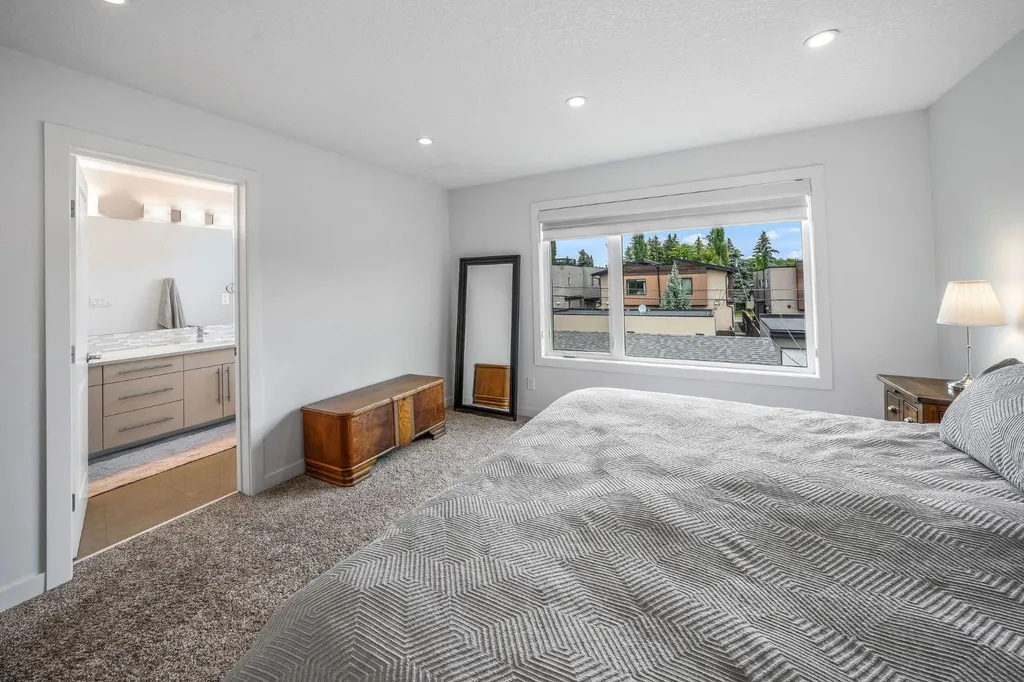 1734 37 Avenue SW Calgary AB T2T 2H3