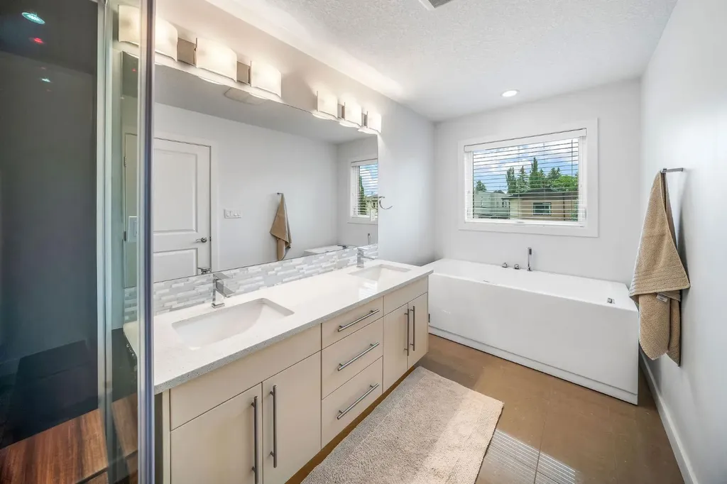 1734 37 Avenue SW Calgary AB T2T 2H3