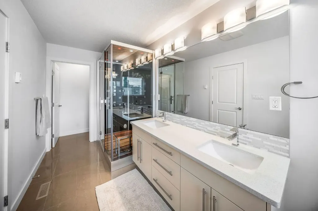1734 37 Avenue SW Calgary AB T2T 2H3