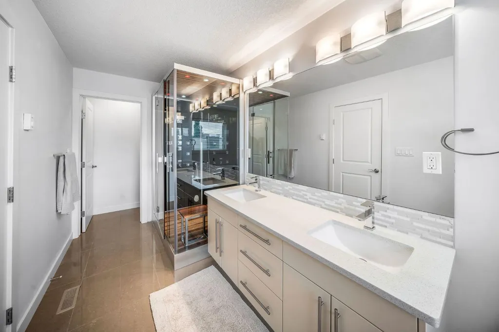 1734 37 Avenue SW Calgary AB T2T 2H3