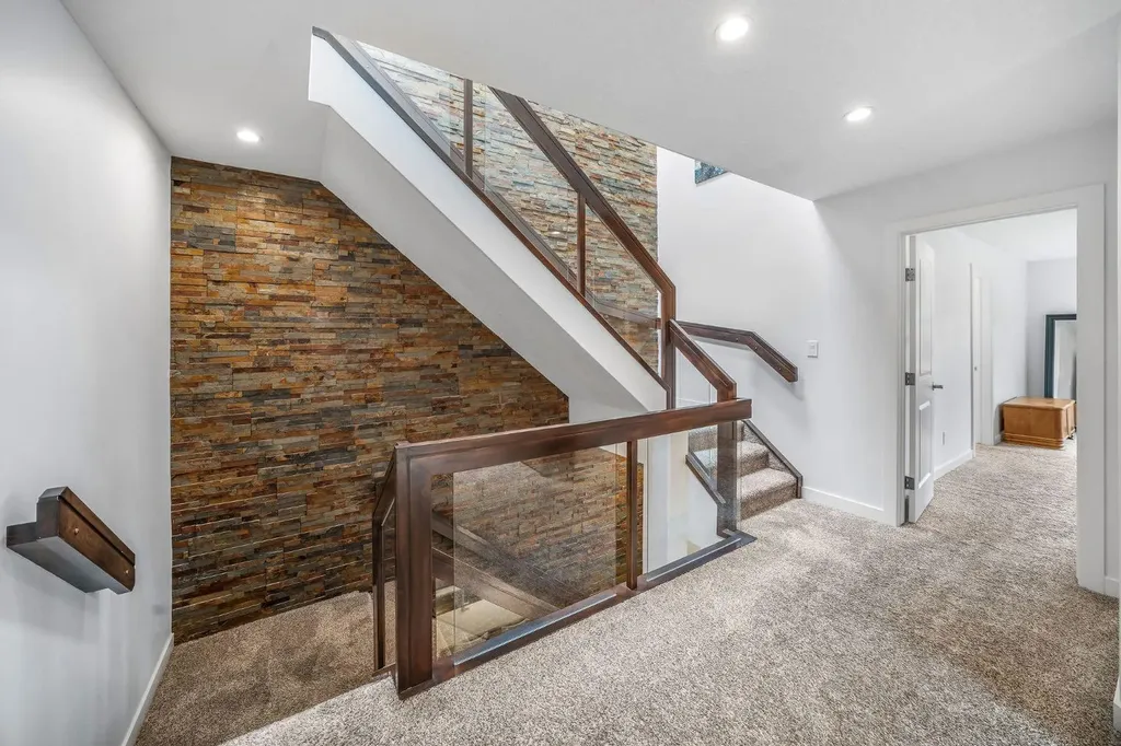 1734 37 Avenue SW Calgary AB T2T 2H3