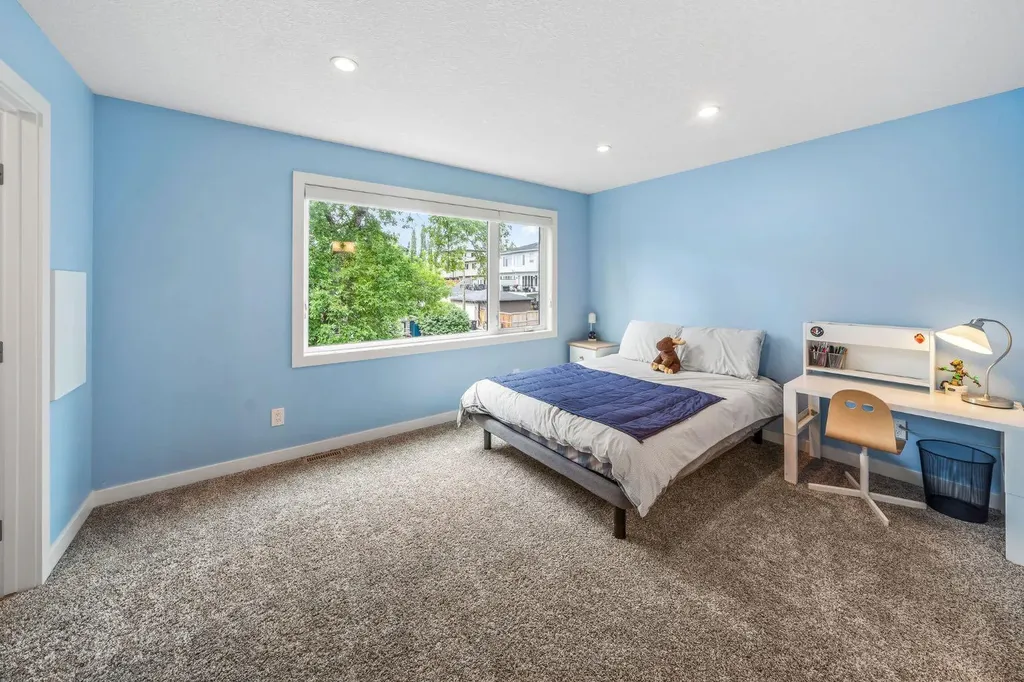 1734 37 Avenue SW Calgary AB T2T 2H3
