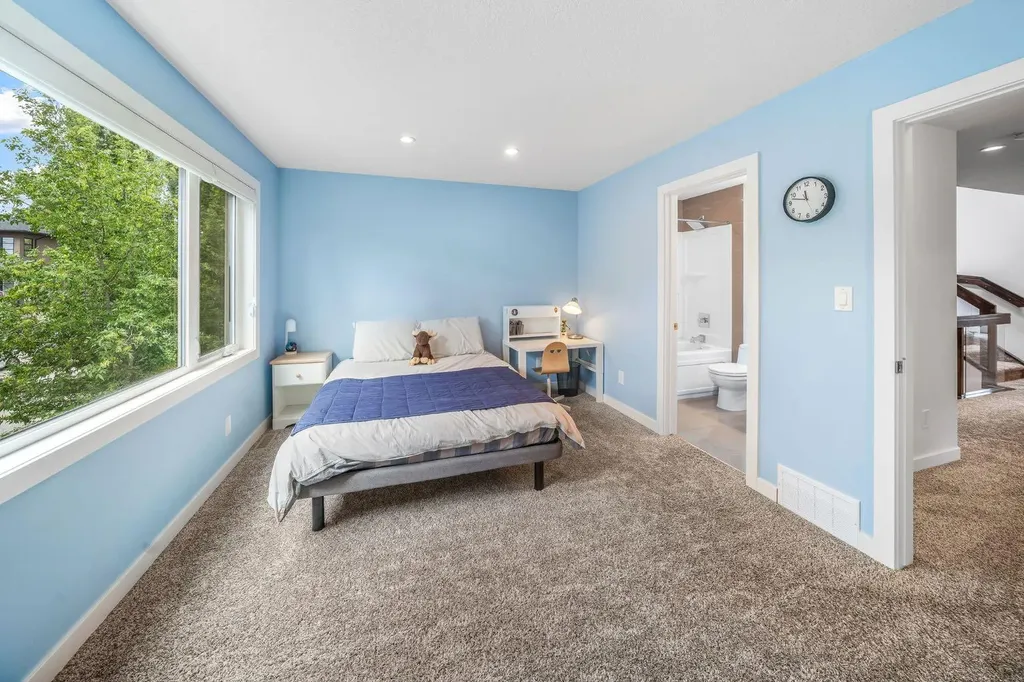 1734 37 Avenue SW Calgary AB T2T 2H3