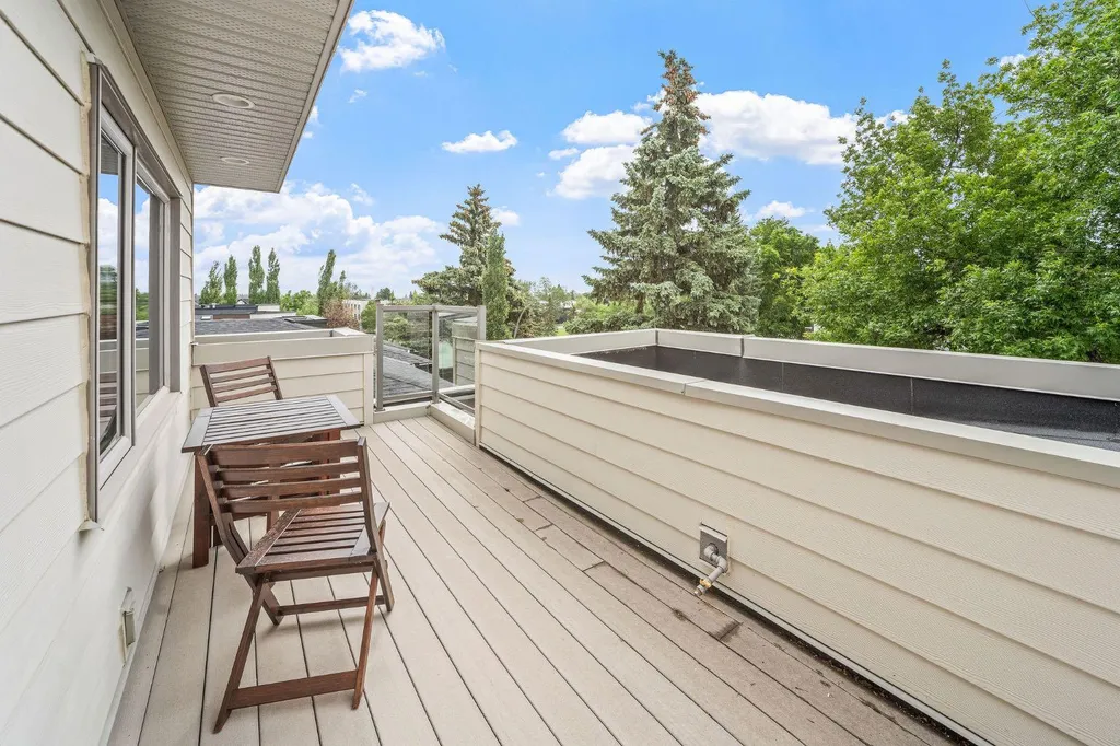1734 37 Avenue SW Calgary AB T2T 2H3