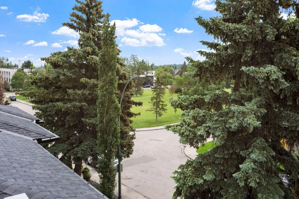 1734 37 Avenue SW Calgary AB T2T 2H3