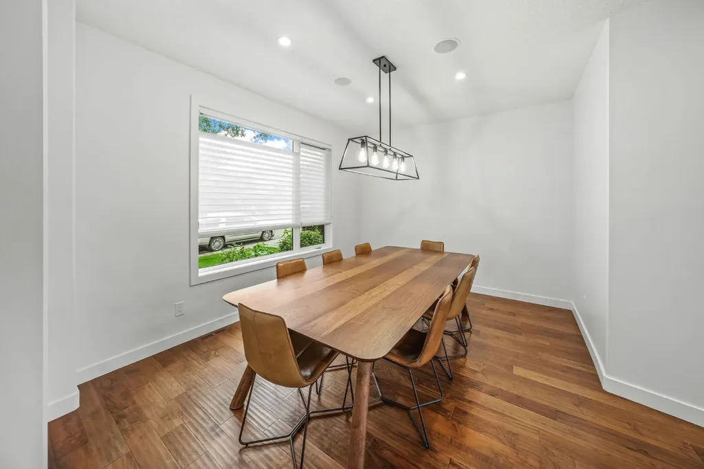 1734 37 Avenue SW Calgary AB T2T 2H3