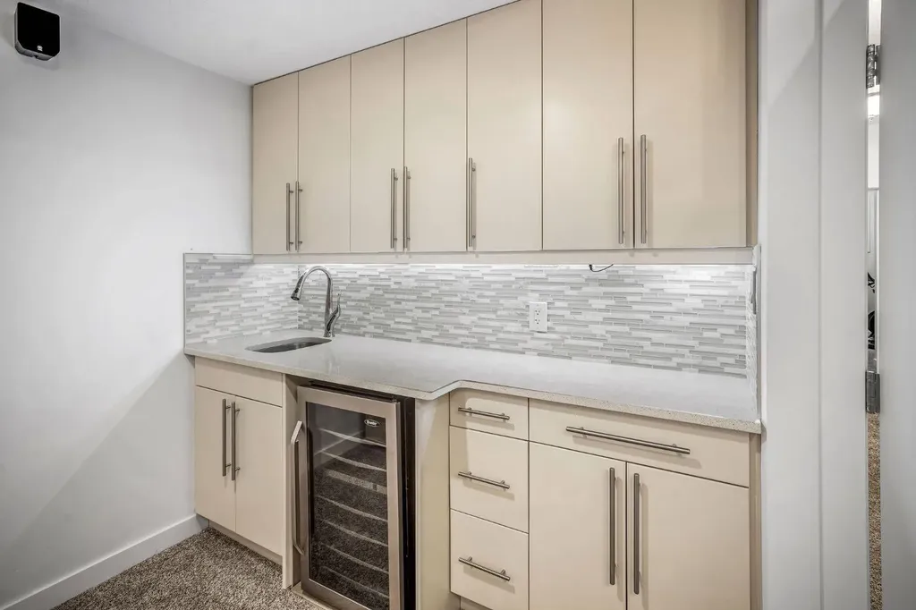 1734 37 Avenue SW Calgary AB T2T 2H3