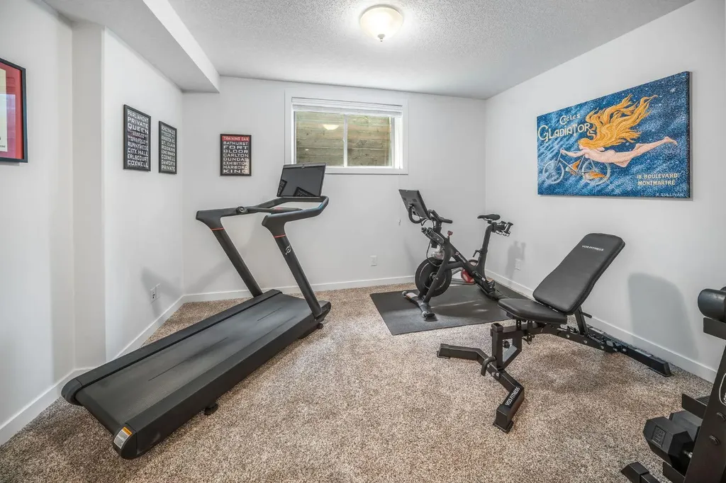 1734 37 Avenue SW Calgary AB T2T 2H3