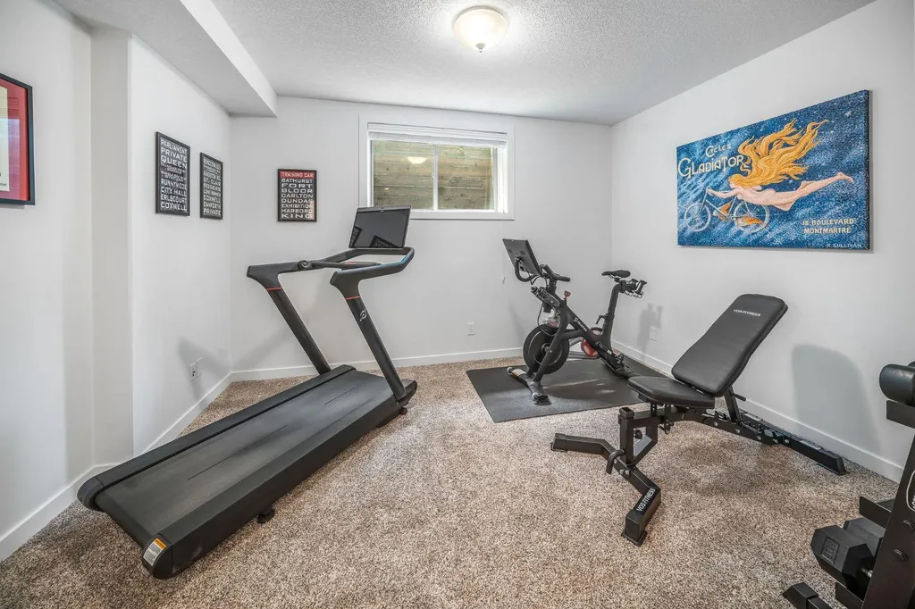 1734 37 Avenue SW Calgary AB T2T 2H3