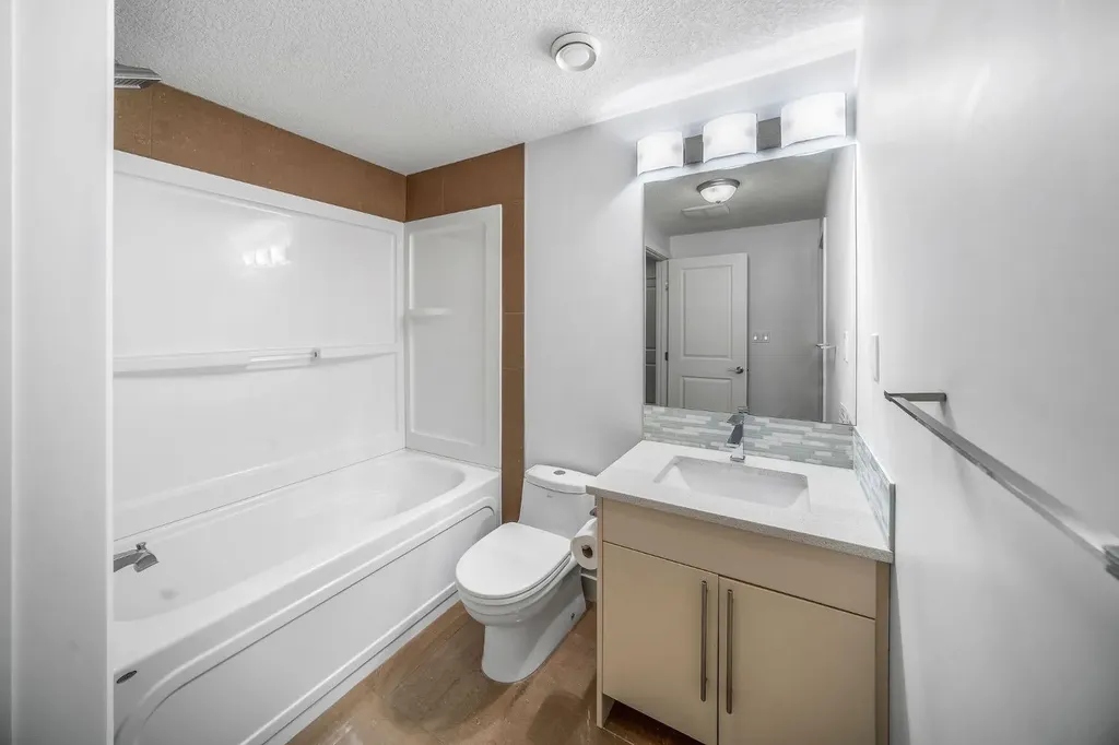 1734 37 Avenue SW Calgary AB T2T 2H3