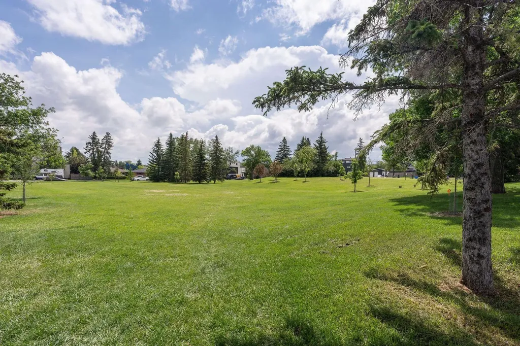 1734 37 Avenue SW Calgary AB T2T 2H3