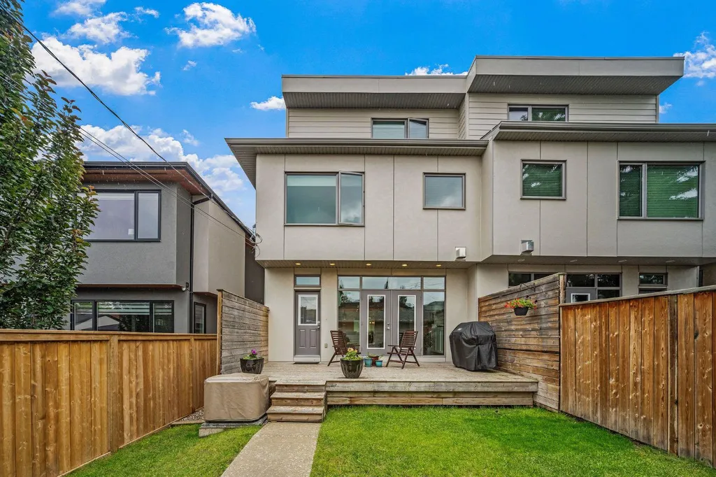 1734 37 Avenue SW Calgary AB T2T 2H3