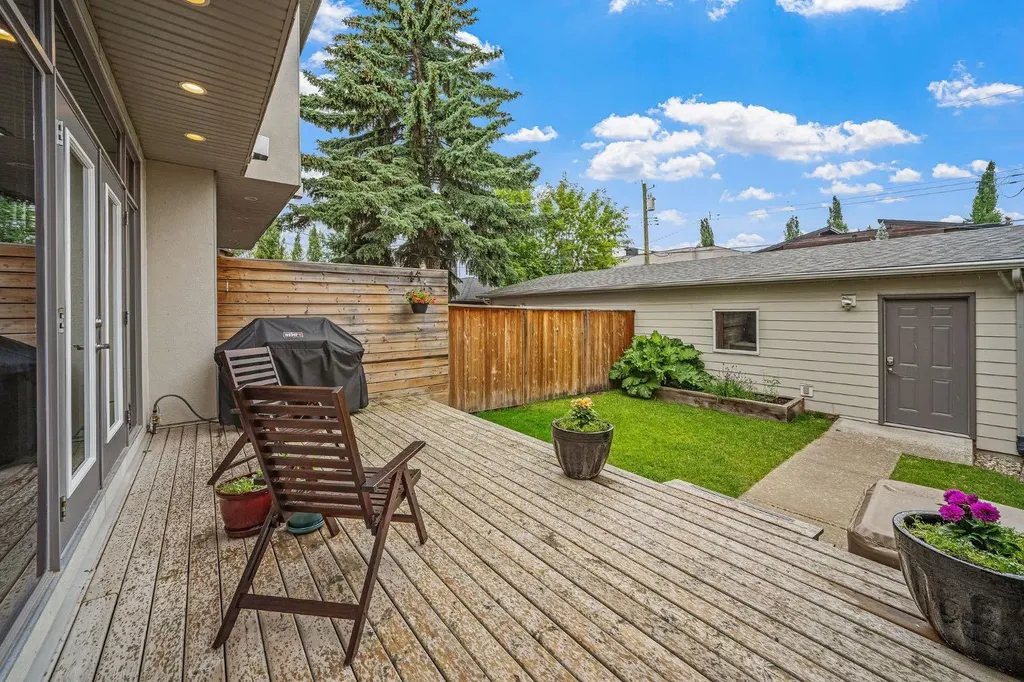 1734 37 Avenue SW Calgary AB T2T 2H3