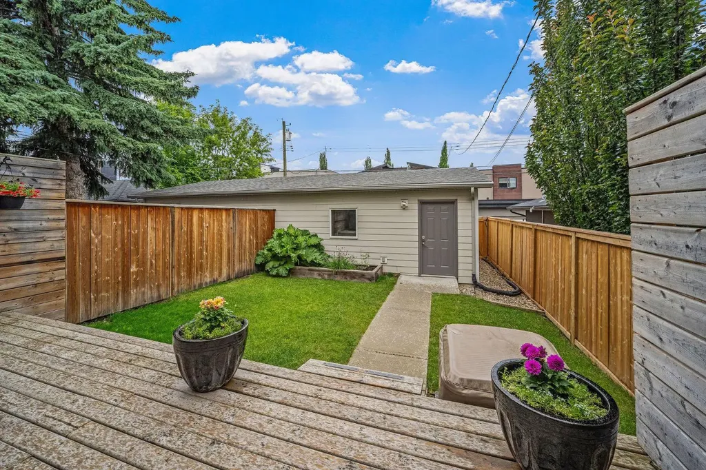 1734 37 Avenue SW Calgary AB T2T 2H3