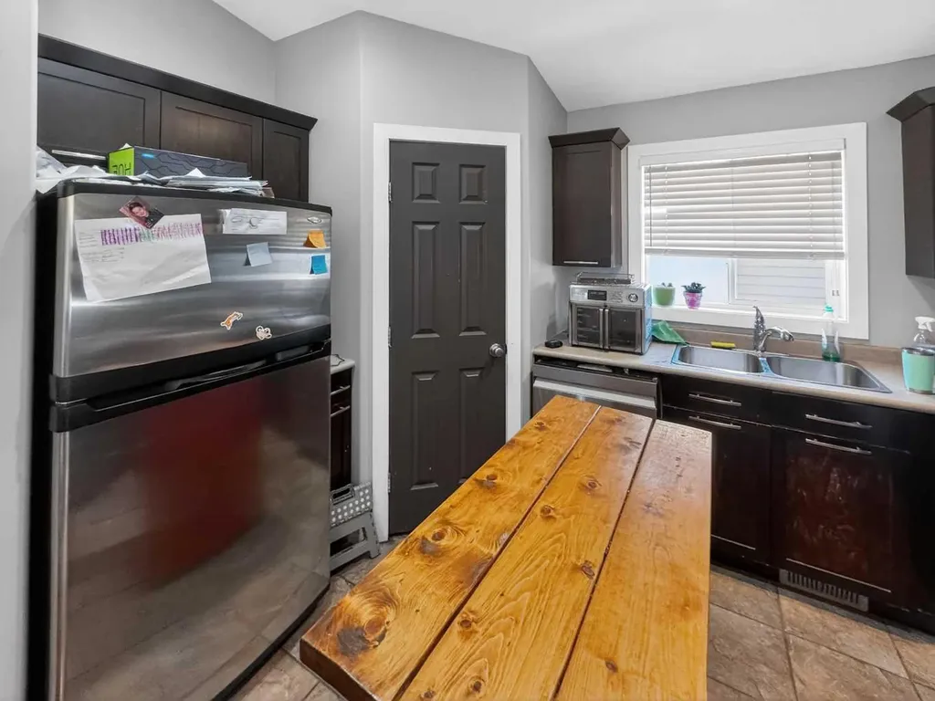11212 75a Avenue Grande Prairie AB T8W 0G5