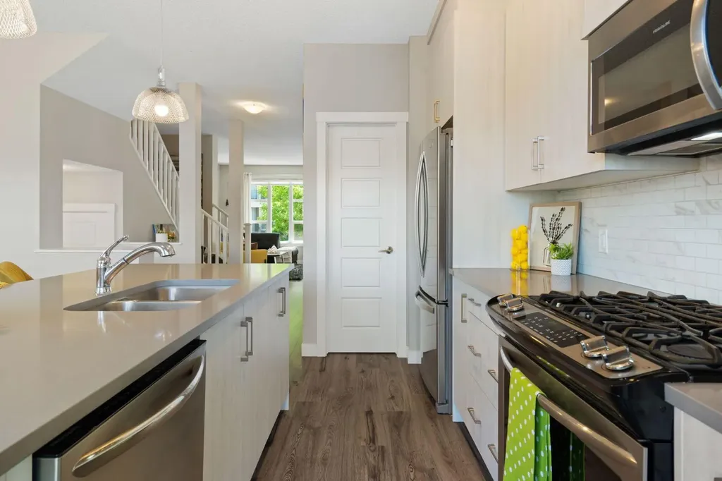 89 Seton Terrace SE Calgary AB T3M 2W1