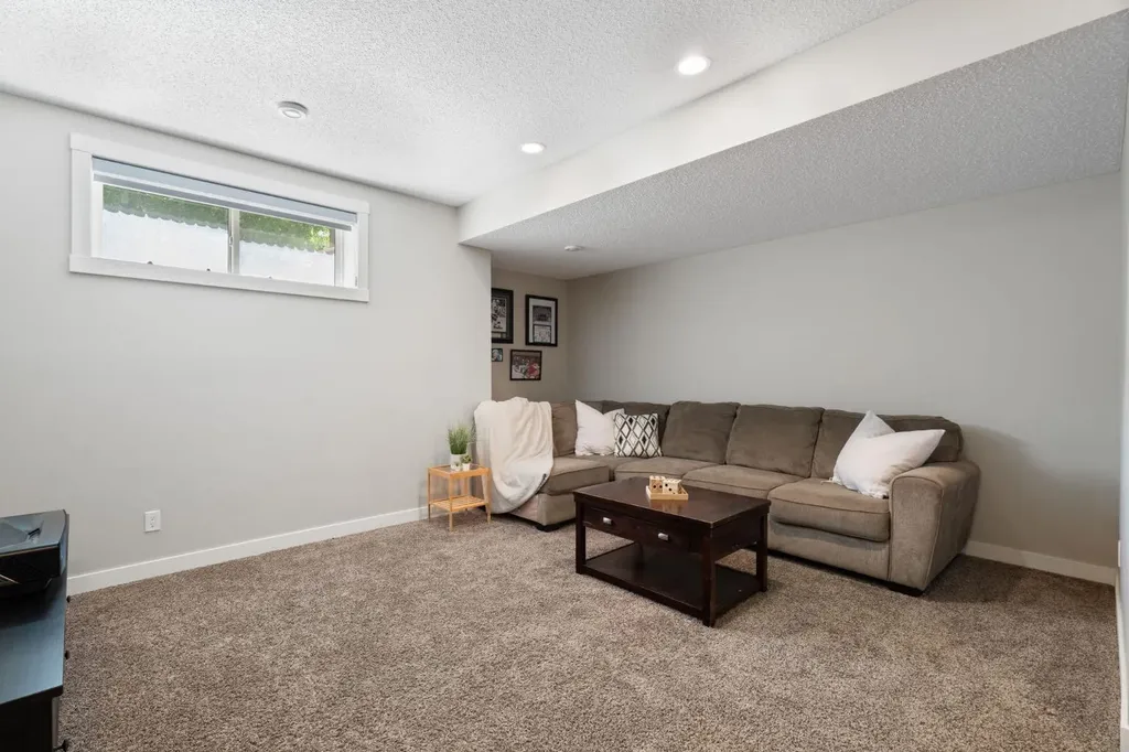 89 Seton Terrace SE Calgary AB T3M 2W1