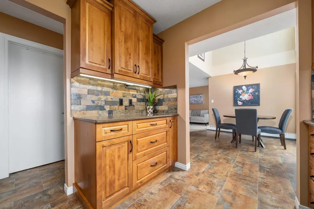 1051 3 Street NW Medicine Hat AB T1A7Y4