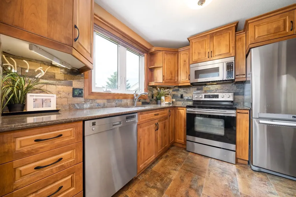 1051 3 Street NW Medicine Hat AB T1A7Y4